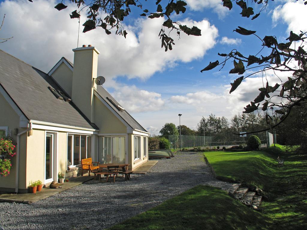 Camillaun Lodge With Lough Corrib Boat Hire Oughterard Exterior foto
